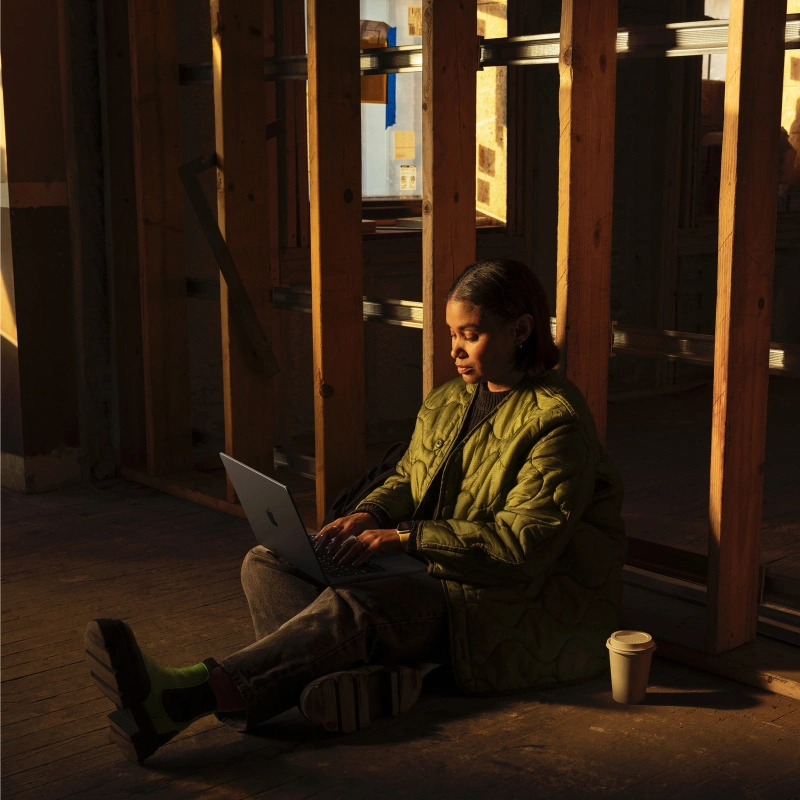 Apple MacBook Pro 16" (2024) 512Гб Серебристый (MX2U3) (M4 Pro 14-ядер CPU/20-ядер GPU, 48 ГБ, 512 ГБ SSD). Фото 7